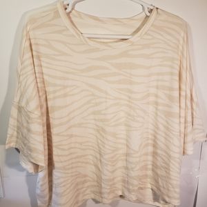 Old Navy Active NWT XXL Short Sleeve Shirt Dry Fit Animal Print Fittness Gym